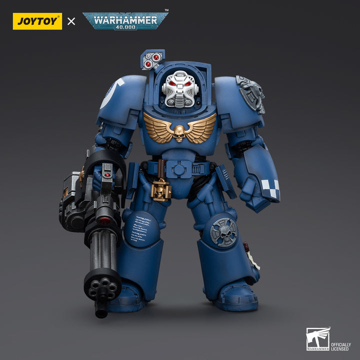 JoyToy 40K Ultramarines Cataphractii Terminator Mit Blitzklauen – 1:18 Actionfigur (ca. 13,5 Cm) JoyToy 40K Ultramarines Cataphractii Terminator Mit Blitzklauen – 1:18 Actionfigur (ca. 13,5 Cm)